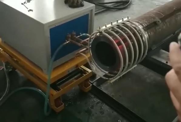 感應加熱設備加熱使口徑擴大來實現熱套，熱裝配