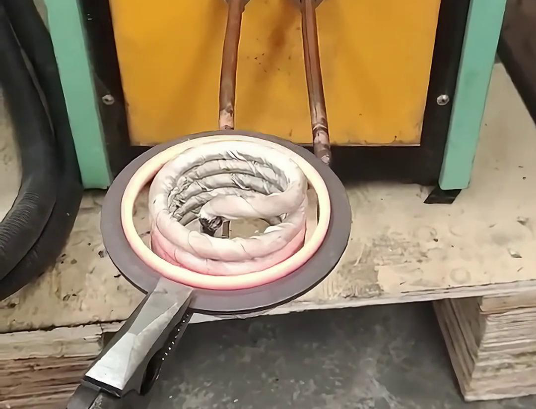 內孔加熱，就用高頻加熱機，因為它只要220V電壓