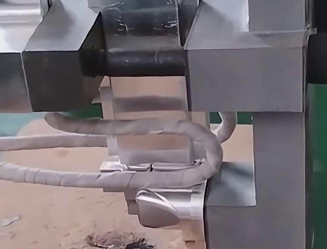手持式高頻釬焊機對異型鋁件釬焊焊接