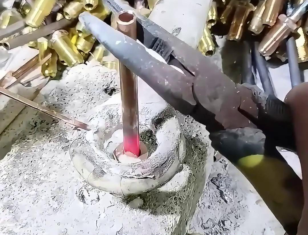 高頻釬焊機(jī)加熱速度快、焊接強(qiáng)度高、密封性好 銅件焊