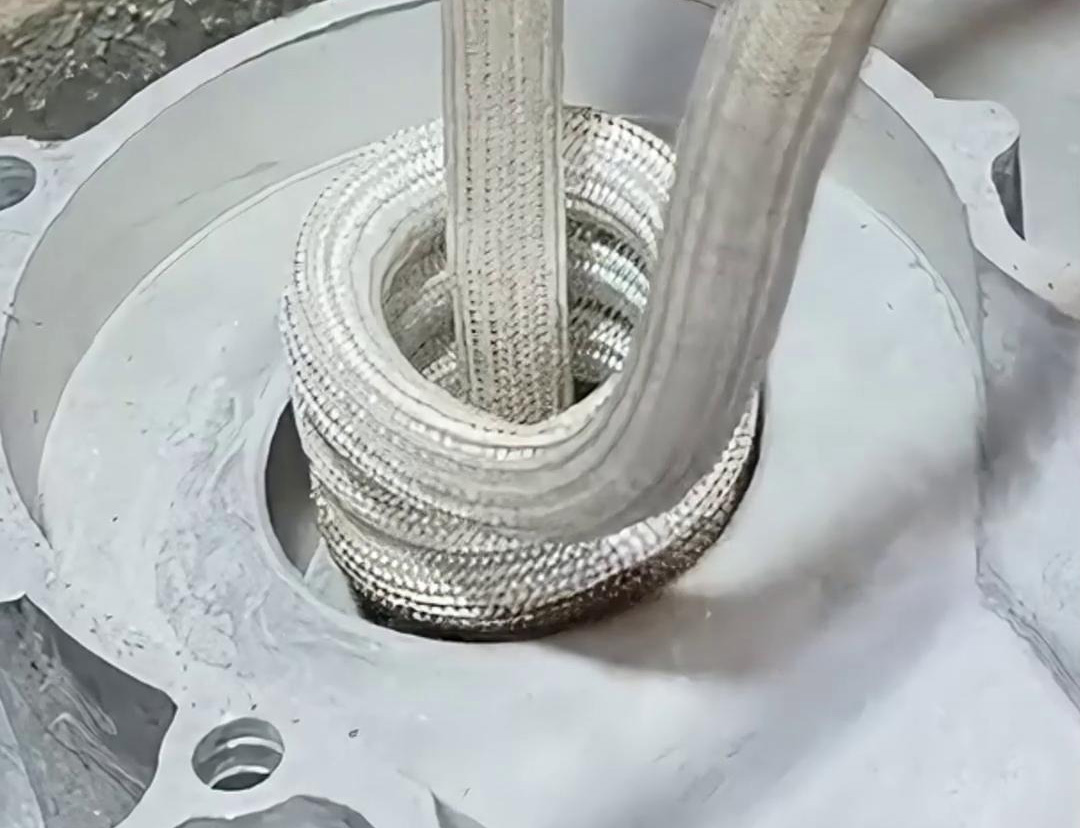 鋁殼外殼內孔類的加熱設備，而高頻加熱機無疑是一個值得考慮的選擇