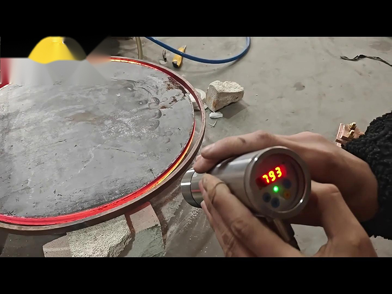 160KW超音頻感應加熱設備完全有能力將直徑700mm、厚度20mm的圓形鋼餅加熱到900度