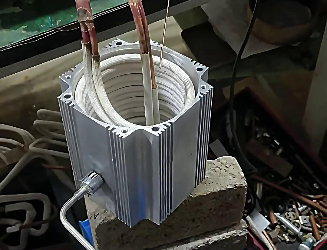 中頻感應加熱設備在電機外殼加熱熱裝中的應用(圖2) 中頻感應加熱設備在電機外殼加熱熱裝中的應用(圖2)