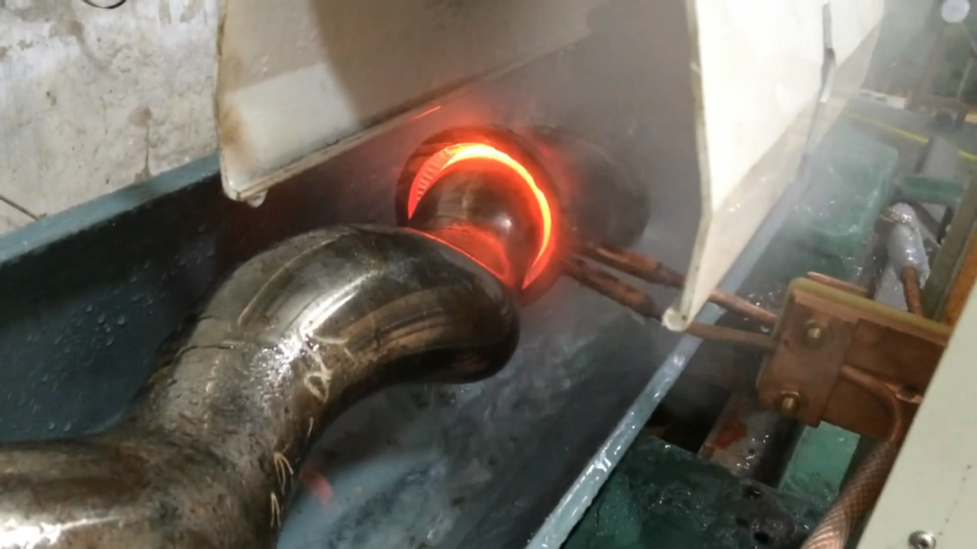高頻加熱機(jī)對滾軸表面淬火，軸淬火用高頻淬火設(shè)備