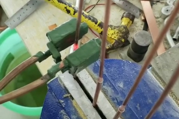 手持式高頻加熱機(jī)，高頻焊機(jī)是焊接銅管工具