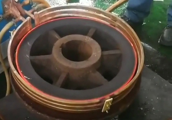 淬火機淬火時無需人工操作，淬火一鍵完成，節約人力成本。